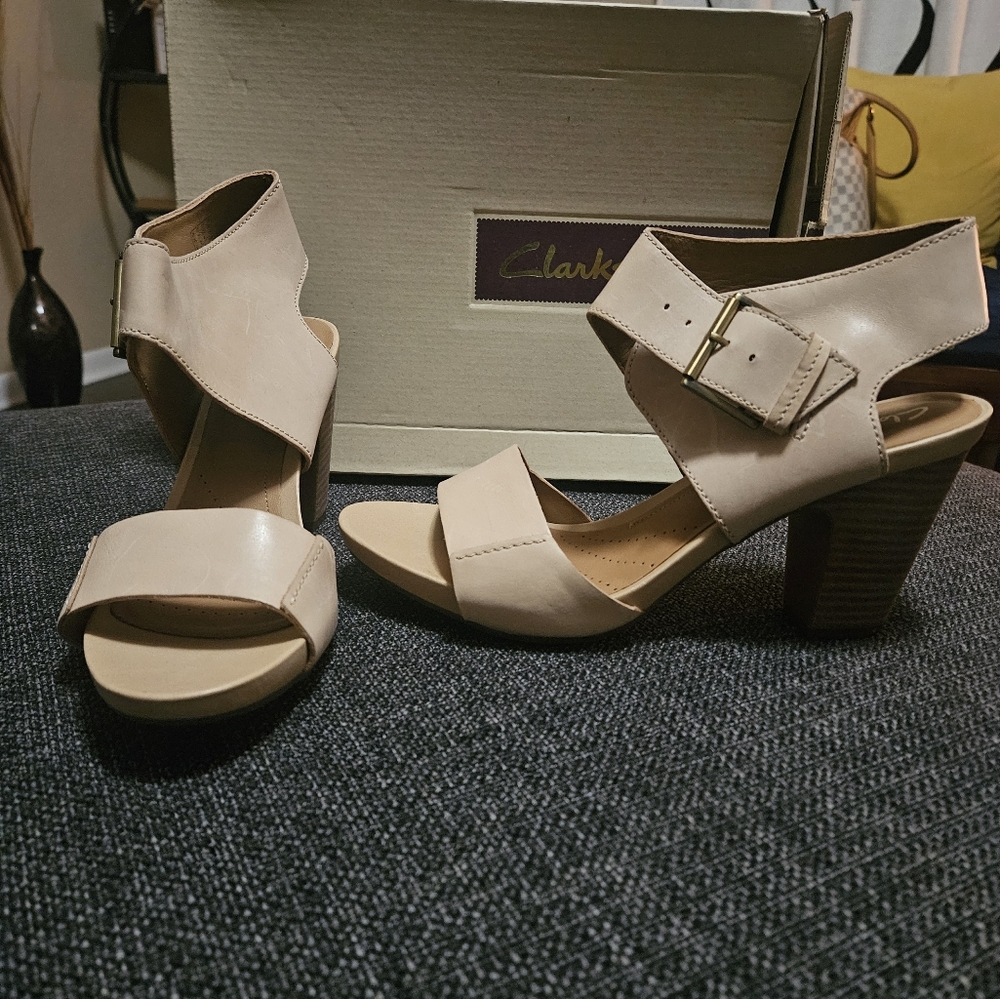 Clark's Shoes - Picture 1 of 4
